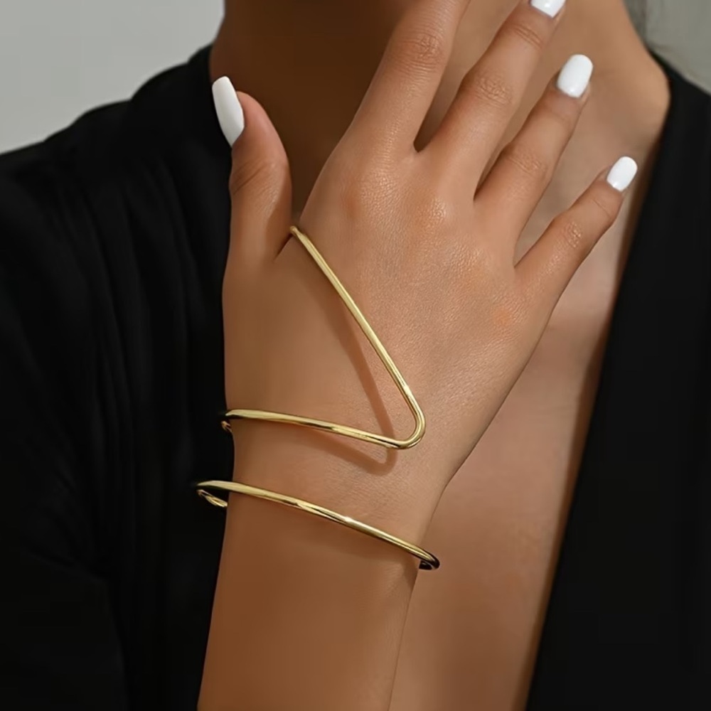 NEW Elegant Gold-Tone Women's Bracelet. Unique Bracelet ⚜️ A5-165